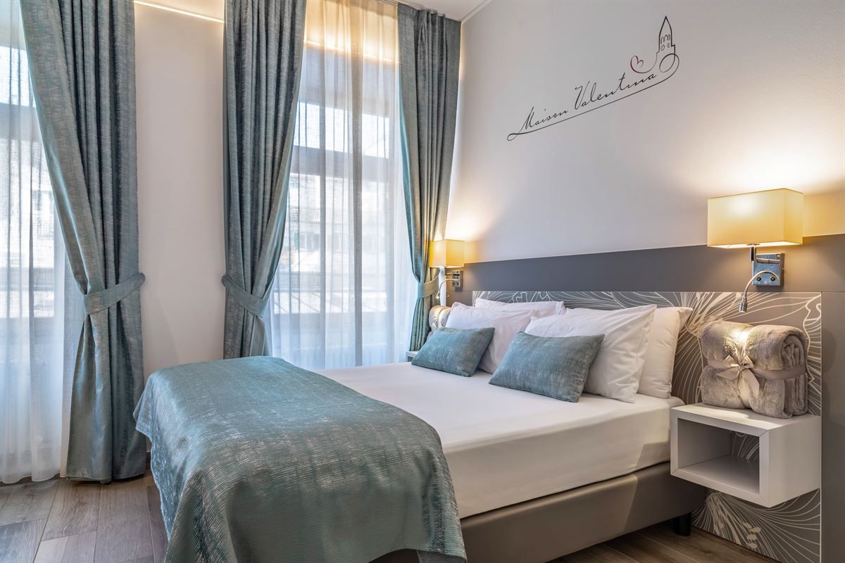 Deluxe- Zona letto con finestra - Maison Valentina